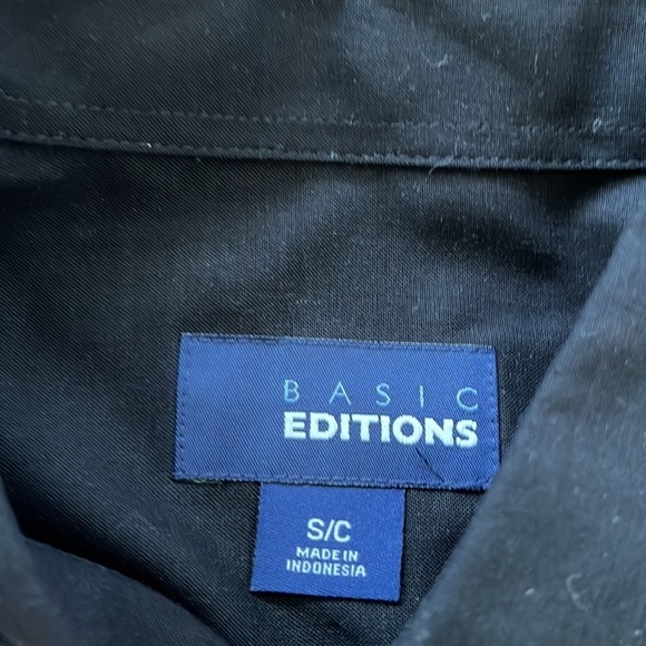 NWT Basic Edition Hawaiian Shirt ISLAND SHORES
Tropical Aloha Shirt Midnight - Picture 6 of 8